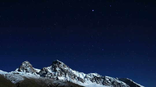 雪山星辰时光流逝