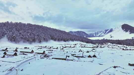 航拍新疆雪山风光