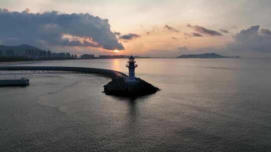 海上日出-朝霞，海滩，椰林，海边的人视频素材模板下载