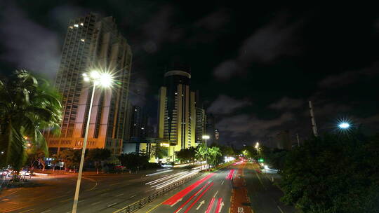 海口城市深夜忙碌的道路车流流光延时合集