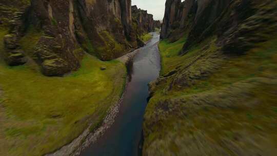 4k穿越机在冰岛悬崖峡谷河流治愈美景穿行