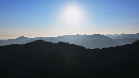 济南南部山区山林逆光