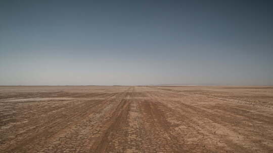 驾驶越野沙丘沙撒哈拉沙漠摩洛哥视频素材模板下载
