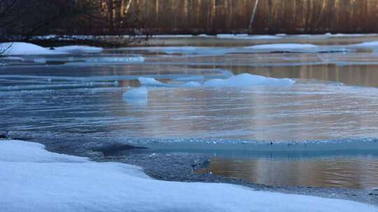 冬季河流结冰景象