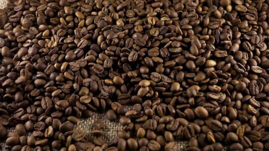 咖啡豆制成的心形