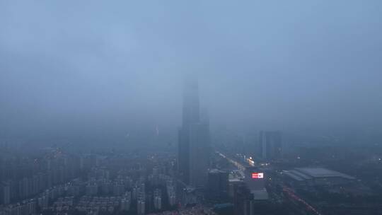 东莞雨雾天