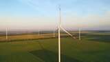 农田上的风力发电站【4K】高清在线视频素材下载