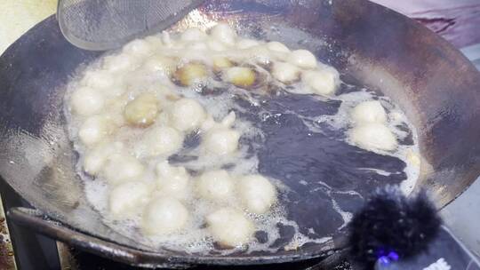 过年春节炸鱼丸手工传统鱼丸