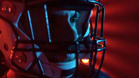 戴头盔的美国橄榄球运动员特写视频素材模板下载