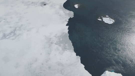 南极洲海洋海岸俯视图