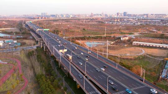 唯美逆光城市高架路