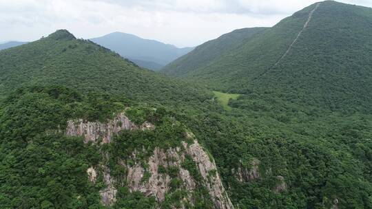 山 航拍 山顶 群山 雾