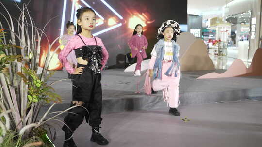 少儿儿童舞台服装走秀展示3视频素材模板下载