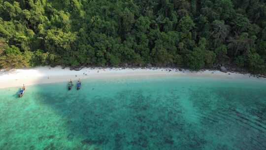 泰国甲米皮皮岛猴子海滩鸟瞰图
