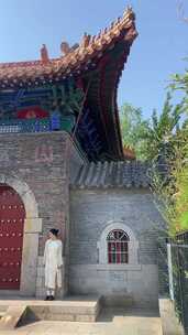 济南老城区府学文庙，红墙黛瓦建筑恢宏
