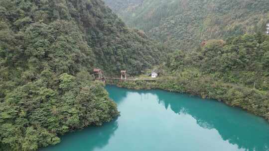 西岭雪山山间湖泊