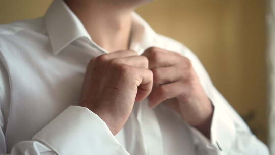 整理着装穿衬衫打领带整理西服系腰带视频素材模板下载