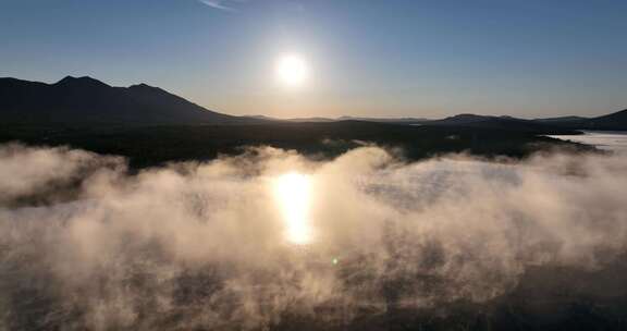 唯美日出雾气云海森林云雾湖泊山峰阳光合集