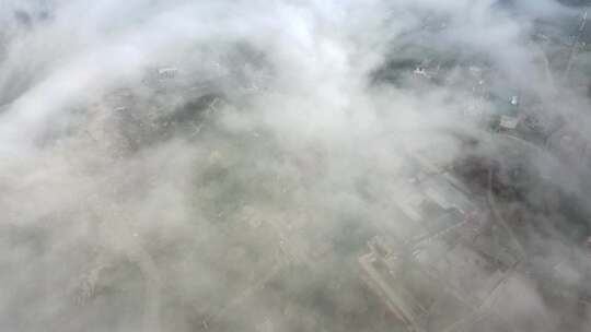 泰山高空云雾缭绕
