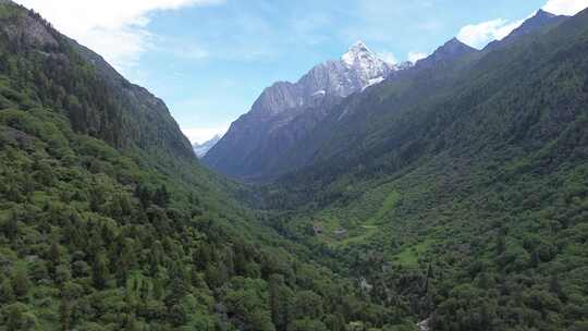 川西四姑娘山雪山峡谷森林航拍