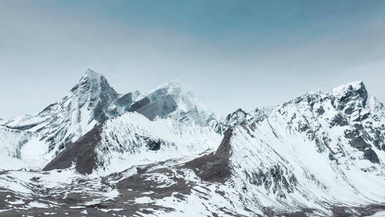 西藏日喀则珠峰自然保护区定结阿玛折门雪山视频素材模板下载