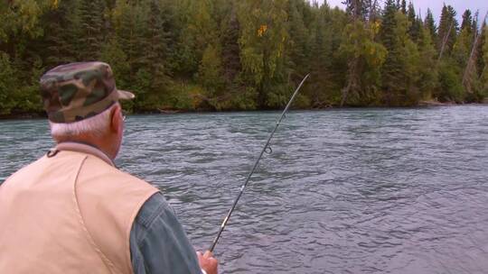 蒙大拿州钓鱼的镜头
