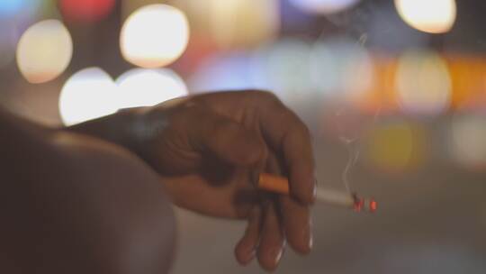 男士吸烟压力视频素材