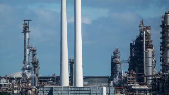 化工厂大气污染烟囱排放废气空气污染视频素材模板下载