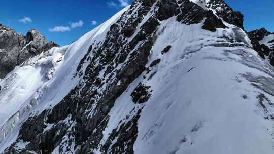 新疆天山雪山