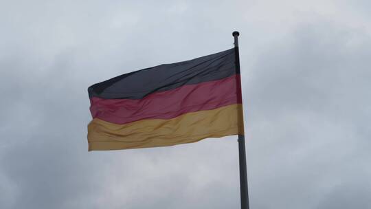 德国国会大厦的国旗特写