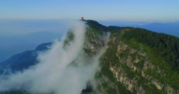 航拍峨眉山万佛顶云雾缭绕悬崖峭壁