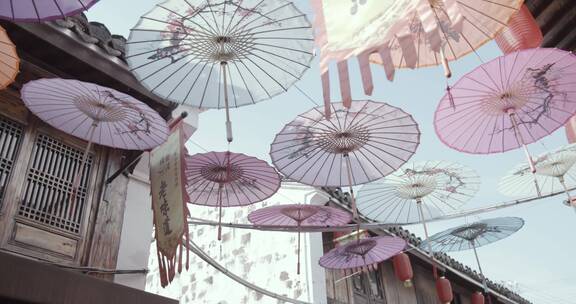 街头漂亮的纸伞