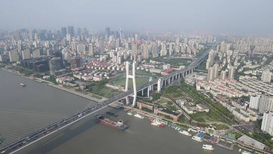 上海南浦大桥车流黄浦江全景特写4K航拍视频素材模板下载