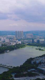 4K航拍广西南宁南湖城市风景蓝天