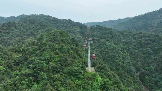 森林索道航拍缆车树林俯拍山林登山索道缆车