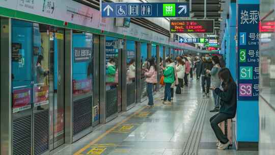 南京南站地铁站早高峰人流延时