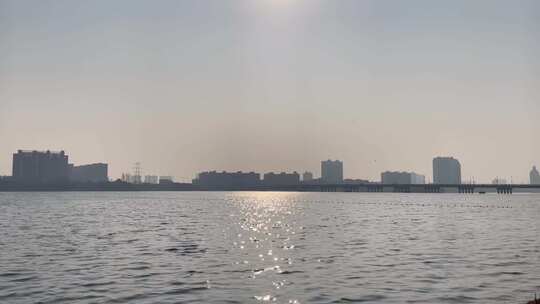 河流波光粼粼桥梁车流1