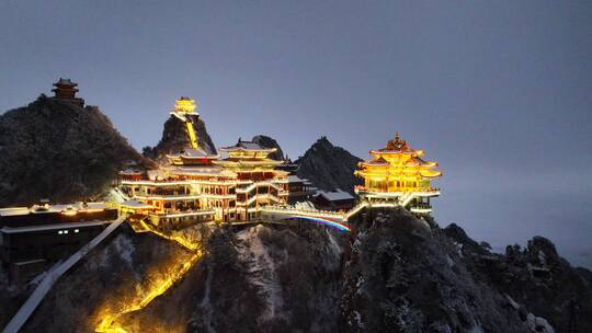 洛阳老君山雪景夜景