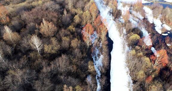 航拍大兴安岭春季冰雪消融的河流