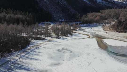 航拍冬天四川阿坝州毕棚沟景区风景