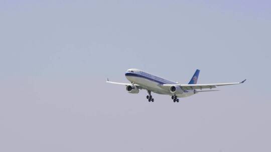 中国南航飞机起飞降落视频素材模板下载