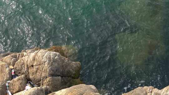 海浪撞击礁石 海浪