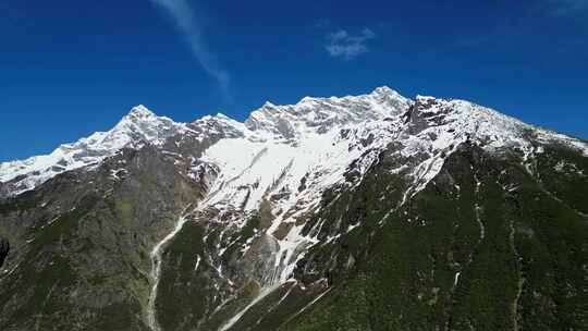 航拍毕棚沟森林雪山