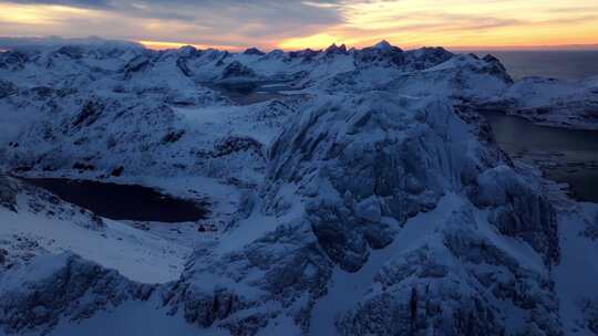 空中探险揭开挪威冰山的面纱