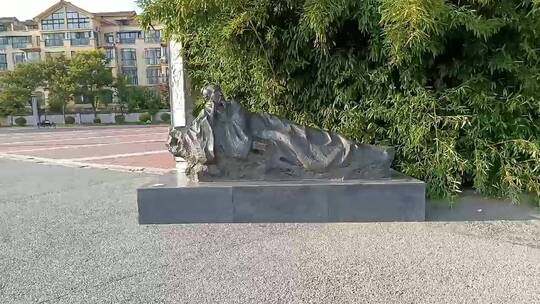 公园古人雕像