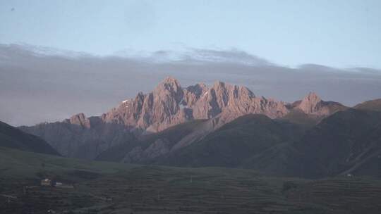 川西日照金山