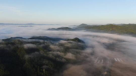 航拍东北山区清晨云雾