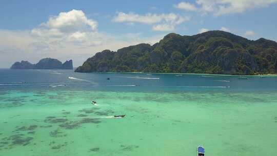 美丽的泰国航拍。令人惊叹的海滩、日落、岛屿、船只和景色。视频素材模板下载