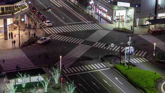 具有交通延时的十字路口