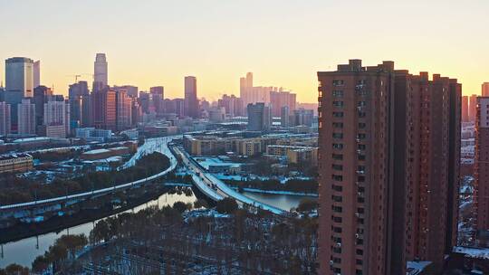 东北辽宁沈阳城市冬季雪景航拍街道与建筑